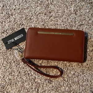 NWT Steve Madden Clutch/Wristlet